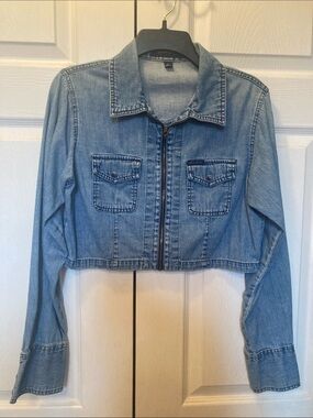 Guess Light Blue Cropped Denim Jacket with Front Zip.. size L